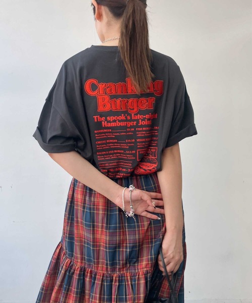 AS KNOW AS plus(アズノゥアズプラス)の「●ワンポイント刺繍 おばけプリントビッグサイズ半袖Tシャツ(Tシャツ/カットソー・レディース・オフホワイト/スミクロ/オートミール/ワイン系/ホワイト系/ブラック系/アイボリー系1/ブラック系1/ピンク系1/ホワイト系1・FREE)」の5枚目の写真