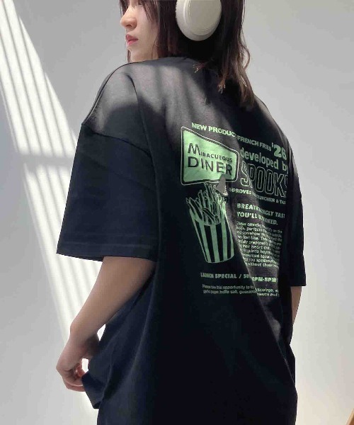 AS KNOW AS plus(アズノゥアズプラス)の「●ワンポイント刺繍 おばけプリントビッグサイズ半袖Tシャツ(Tシャツ/カットソー・レディース・オフホワイト/スミクロ/オートミール/ワイン系/ホワイト系/ブラック系/アイボリー系1/ブラック系1/ピンク系1/ホワイト系1・FREE)」の6枚目の写真