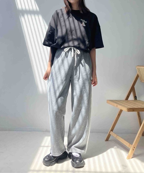 AS KNOW AS plus(アズノゥアズプラス)の「●ワンポイント刺繍 おばけプリントビッグサイズ半袖Tシャツ(Tシャツ/カットソー・レディース・オフホワイト/スミクロ/オートミール/ワイン系/ホワイト系/ブラック系/アイボリー系1/ブラック系1/ピンク系1/ホワイト系1・FREE)」の17枚目の写真