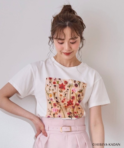 31 Sons de mode(トランテアン ソン ドゥ モード)の「2025春夏新作 【HIBIYA-KADANコラボ】フラワープリントTEE(Tシャツ/カットソー・レディース・ブラック/サックスブルー/オフホワイト・フリ-)」の2枚目の写真