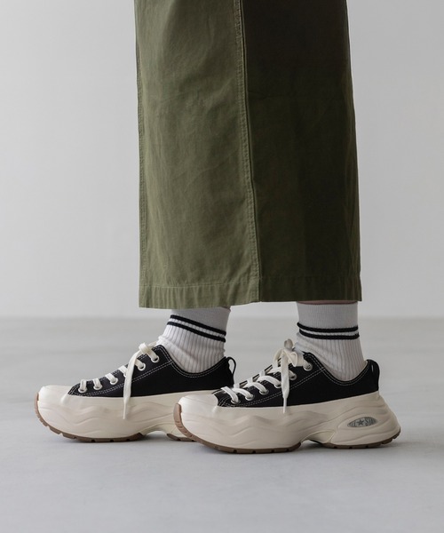 CONVERSE(コンバース)の「CONVERSE コンバース ALL STAR SURGETRAINER OX オールスター サージトレーナー 厚底 ローカットスニーカー(スニーカー・レディース・ブラック/ブルー系・23.5cm/22.5cm/22.0cm/26.0cm/25.0cm/24.0cm/23.0cm/26.5cm/24.5cm/25.5cm)」の17枚目の写真