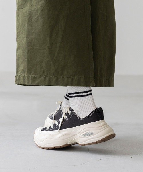 CONVERSE(コンバース)の「CONVERSE コンバース ALL STAR SURGETRAINER OX オールスター サージトレーナー 厚底 ローカットスニーカー(スニーカー・レディース・ブラック/ブルー系・23.5cm/22.5cm/22.0cm/26.0cm/25.0cm/24.0cm/23.0cm/26.5cm/24.5cm/25.5cm)」の11枚目の写真