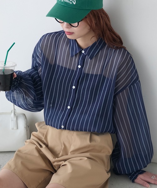 BONLECILL(ボンルシール)の「アソート柄シアーボリュームスリーブシャツ(シャツ/ブラウス・レディース・ブラック/ブルー/ネイビー/ブラウン・FREE)」の3枚目の写真