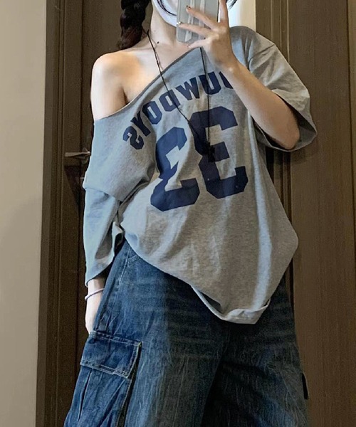 HALEY PESCA(ヘーリーペスカ)の「HALEY PESCA/ワンショルダー ナンバリングオーバートップス(Tシャツ/カットソー・レディース・グレー・SMALL/MEDIUM/LARGE)」の4枚目の写真