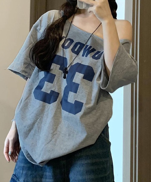 HALEY PESCA(ヘーリーペスカ)の「HALEY PESCA/ワンショルダー ナンバリングオーバートップス(Tシャツ/カットソー・レディース・グレー・SMALL/MEDIUM/LARGE)」の6枚目の写真