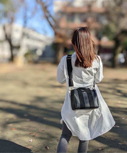LIZDAYS(リズデイズ)の「LIZDAYS テープハンドル 2WAYバッグ Sサイズ(トートバッグ・レディース・ブラック/グレー系その他/グレー系その他2/ライトグレー・FREE)」の7枚目の写真