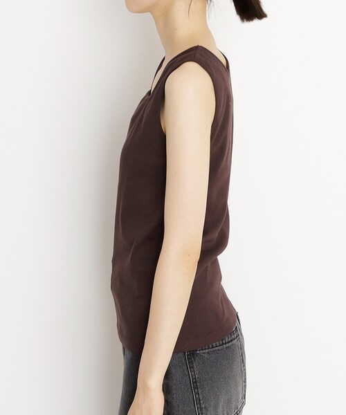 THE SHOP TK （ザ ショップ ティーケー ）の「【インナーに最適】2WAYスクエアタンク（タンクトップ・レディース・アイボリー/ブラック/カーキ/ダークブラウン・12/13）」の10枚目の写真