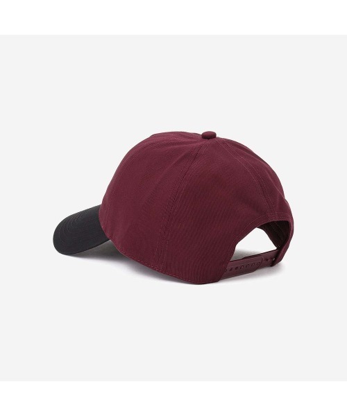 Timberland（ティンバーランド）の「オールジェンダー ボルド テキスト グラフィック ベースボール キャップ（キャップ・メンズ・ワインレッド・FREE）」の3枚目の写真