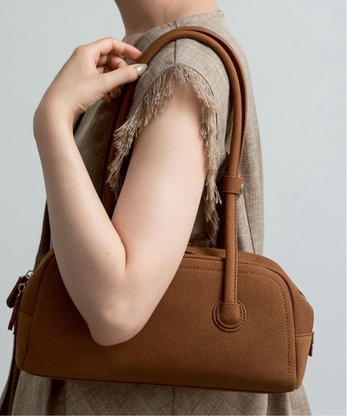 lawgy(ラウジー)の「thin boston bag / スィンボストンバッグ(ショルダーバッグ・レディース・アイボリー/ブラック/キャメル・FREE)」の7枚目の写真