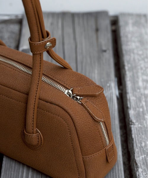 lawgy(ラウジー)の「thin boston bag / スィンボストンバッグ(ショルダーバッグ・レディース・アイボリー/ブラック/キャメル・FREE)」の8枚目の写真