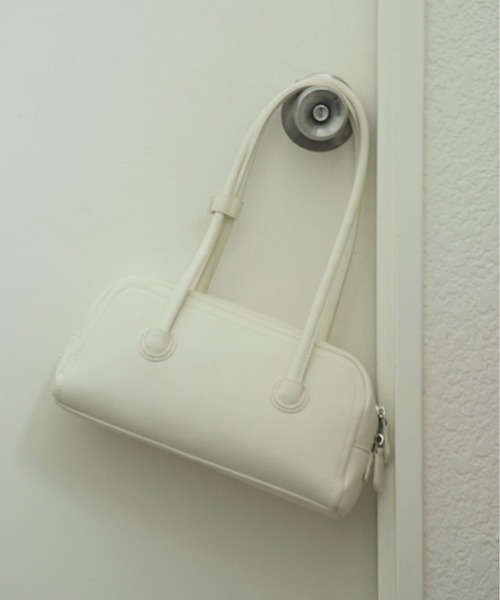 lawgy(ラウジー)の「thin boston bag / スィンボストンバッグ(ショルダーバッグ・レディース・アイボリー/ブラック/キャメル・FREE)」の16枚目の写真