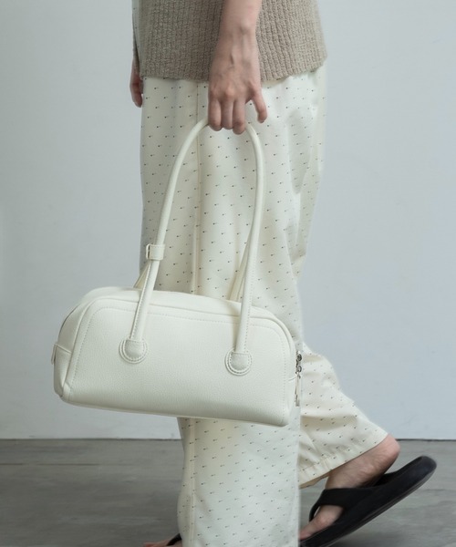 lawgy(ラウジー)の「thin boston bag / スィンボストンバッグ(ショルダーバッグ・レディース・アイボリー/ブラック/キャメル・FREE)」の12枚目の写真