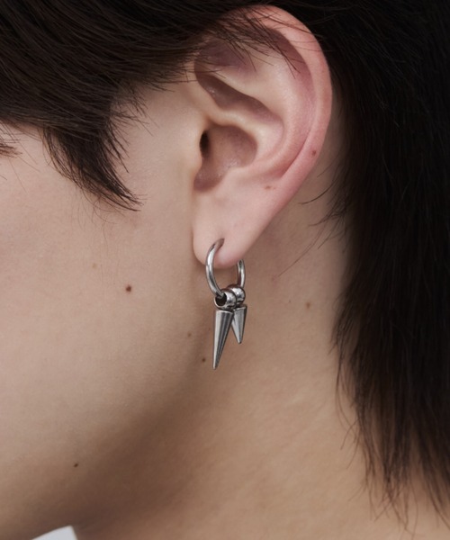 WYZ surgical stainless(ダブリューワイジィーサージカルステンレス)の「【 金属アレルギー対応 】トーンモチーフ フープイヤリング サージカルステンレス (両耳用)(イヤリング・メンズ・シルバー・FREE)」の1枚目の写真