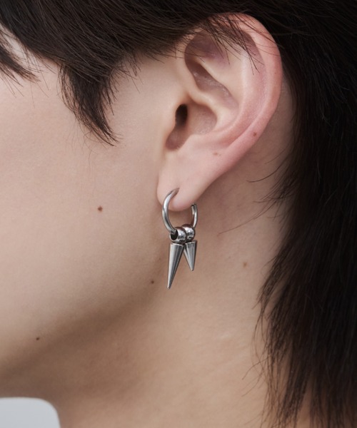 WYZ surgical stainless(ダブリューワイジィーサージカルステンレス)の「【 金属アレルギー対応 】トーンモチーフ フープイヤリング サージカルステンレス (両耳用)(イヤリング・メンズ・シルバー・FREE)」の5枚目の写真
