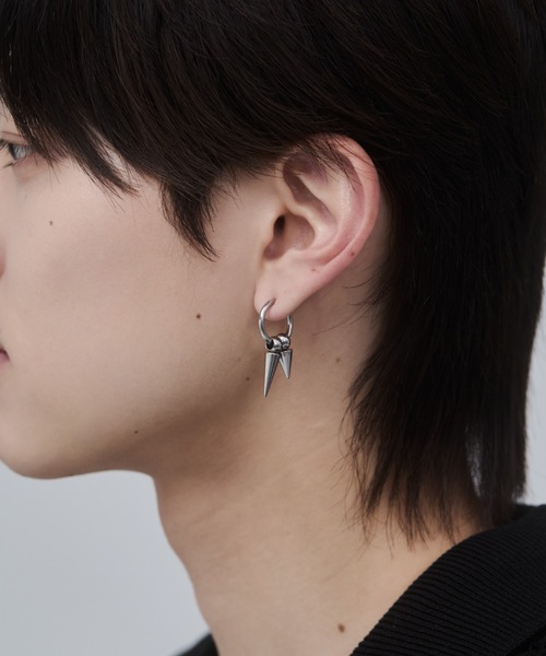 WYZ surgical stainless(ダブリューワイジィーサージカルステンレス)の「【 金属アレルギー対応 】トーンモチーフ フープイヤリング サージカルステンレス (両耳用)(イヤリング・メンズ・シルバー・FREE)」の4枚目の写真