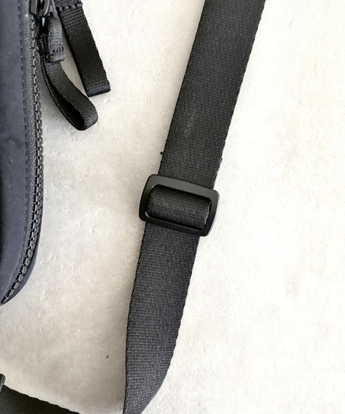 THE NORTH FACE（ザノースフェイス）の「国内未発売 THE NORTH FACE(ザ・ノースフェイス)/軽量 2ポケット ショルダー クロスバッグ/URBAN 2POCKET CROSS BAG（ショルダーバッグ・レディース・ブラック/ライトベージュ・FREE）」の12枚目の写真