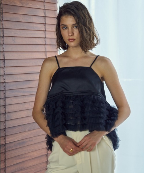 ERADIE(エラディエ)の「Tulle tiered SatinCamisole top チュールティアードサテンキャミTOP(キャミソール・レディース・ピンクベージュ/ホワイト系その他/ブラック・FREE)」の18枚目の写真