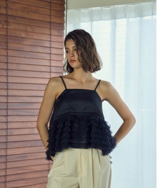 ERADIE(エラディエ)の「Tulle tiered SatinCamisole top チュールティアードサテンキャミTOP(キャミソール・レディース・ピンクベージュ/ホワイト系その他/ブラック・FREE)」の21枚目の写真