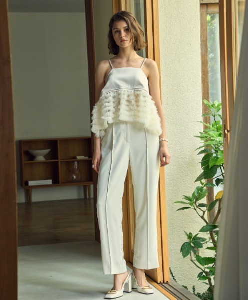 ERADIE(エラディエ)の「Tulle tiered SatinCamisole top チュールティアードサテンキャミTOP(キャミソール・レディース・ピンクベージュ/ホワイト系その他/ブラック・FREE)」の6枚目の写真