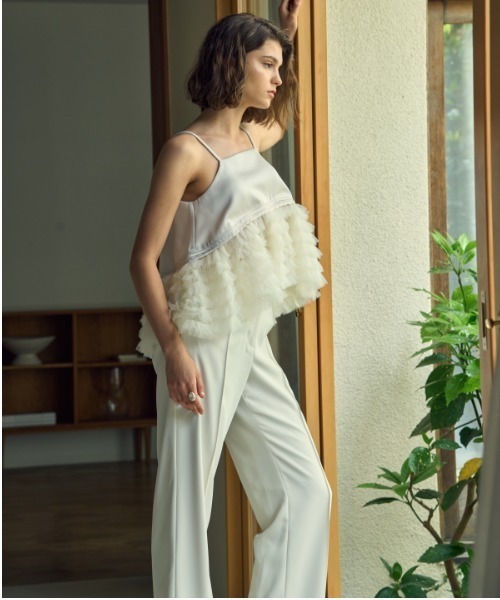 ERADIE(エラディエ)の「Tulle tiered SatinCamisole top チュールティアードサテンキャミTOP(キャミソール・レディース・ピンクベージュ/ホワイト系その他/ブラック・FREE)」の13枚目の写真