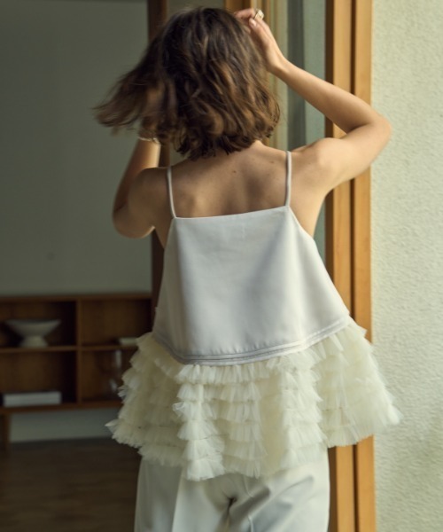 ERADIE(エラディエ)の「Tulle tiered SatinCamisole top チュールティアードサテンキャミTOP(キャミソール・レディース・ピンクベージュ/ホワイト系その他/ブラック・FREE)」の7枚目の写真