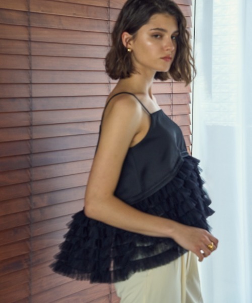 ERADIE(エラディエ)の「Tulle tiered SatinCamisole top チュールティアードサテンキャミTOP(キャミソール・レディース・ピンクベージュ/ホワイト系その他/ブラック・FREE)」の22枚目の写真