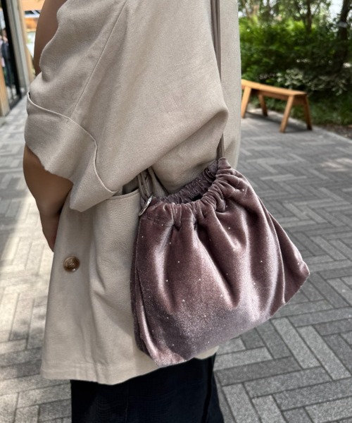 CIAOPANIC TYPY(チャオパニックティピー)の「カラビナ付きベロアスタッズ巾着BAG(トートバッグ・レディース・サックスブルー/グレイッシュベージュ/バーガンディー/ダークブラウン・ONE SIZE)」の7枚目の写真