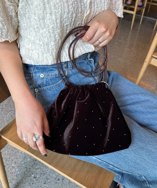 CIAOPANIC TYPY(チャオパニックティピー)の「カラビナ付きベロアスタッズ巾着BAG(トートバッグ・レディース・サックスブルー/グレイッシュベージュ/バーガンディー/ダークブラウン・ONE SIZE)」の5枚目の写真