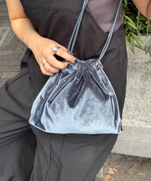 CIAOPANIC TYPY(チャオパニックティピー)の「カラビナ付きベロアスタッズ巾着BAG(トートバッグ・レディース・サックスブルー/グレイッシュベージュ/バーガンディー/ダークブラウン・ONE SIZE)」の8枚目の写真