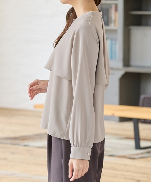 Honeys(ハニーズ)の「ケープ風ブラウス(シャツ/ブラウス・レディース・ブラウン/ホワイト/グレイッシュベージュ/ブラック・L/LL/M/S/3L)」の7枚目の写真