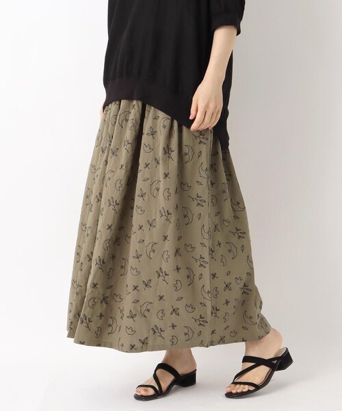 one'sterrace（ワンズテラス）の「刺繍入り 9分丈スカート（スカート・レディース・ブラック系8/カーキ系5・02）」の2枚目の写真
