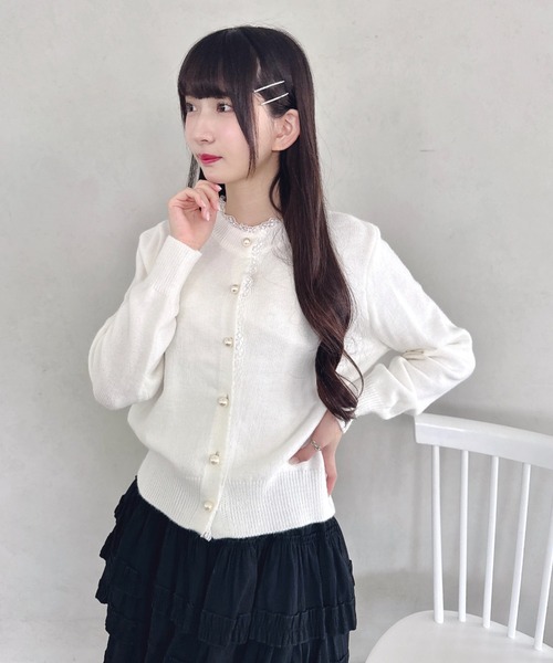 Loueme(ルエム)の「パールボタンレーストリムカーディガン(ニット/セーター・レディース・ブラック/ピンク/グレー/オフホワイト/ライトブルー・FREE)」の14枚目の写真