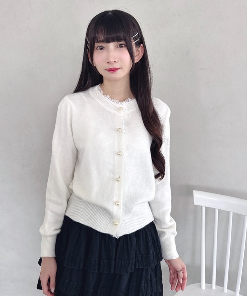 Loueme(ルエム)の「パールボタンレーストリムカーディガン(ニット/セーター・レディース・ブラック/ピンク/グレー/オフホワイト/ライトブルー・FREE)」の13枚目の写真