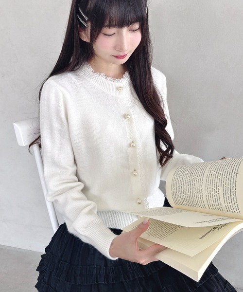 Loueme(ルエム)の「パールボタンレーストリムカーディガン(ニット/セーター・レディース・ブラック/ピンク/グレー/オフホワイト/ライトブルー・FREE)」の11枚目の写真