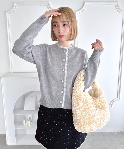 Loueme(ルエム)の「パールボタンレーストリムカーディガン(ニット/セーター・レディース・ブラック/ピンク/グレー/オフホワイト/ライトブルー・FREE)」の9枚目の写真