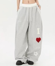 AsRiRe（アスリレイ）の「ハート＆フラワーパッチワイドパンツ（スウェットパンツ）」