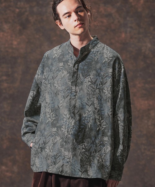 Jih Nunc（ジーヌンク）の「ms6212-リーフ総柄スタンドカラープルオーバーシャツ(JIH-R1142)（シャツ/ブラウス・メンズ・ベージュ/チャコール・L/M/S）」の2枚目の写真