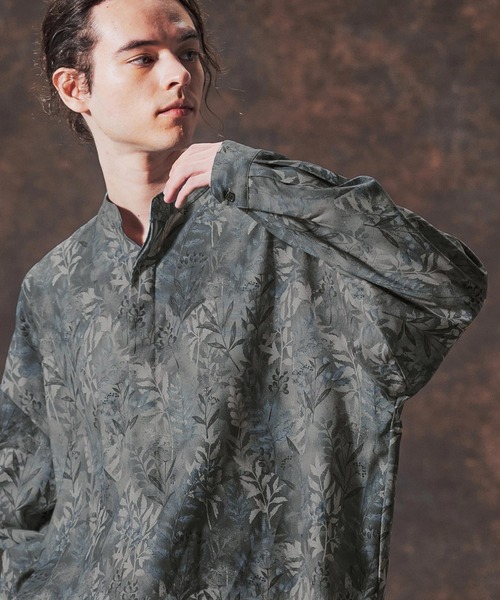 Jih Nunc（ジーヌンク）の「ms6212-リーフ総柄スタンドカラープルオーバーシャツ(JIH-R1142)（シャツ/ブラウス・メンズ・ベージュ/チャコール・L/M/S）」の3枚目の写真