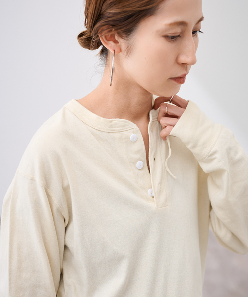 FRAMeWORK(フレームワーク)の「Healthknit/ヘルスニット ヘンリーロングスリーブ(Tシャツ/カットソー・レディース・ネイビー/ホワイト/レッド/ブラック/アイボリー・FREE)」の3枚目の写真