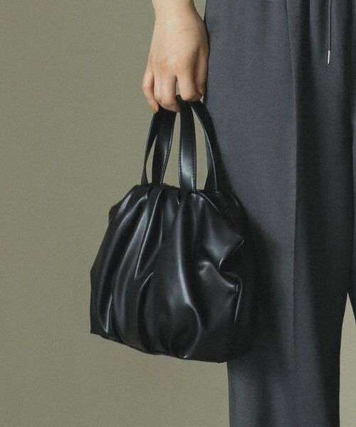 Green　Parks（グリーンパークス）の「andmikka.タック2WAYボストンバッグ（ショルダーバッグ・レディース・マスタード/レッド/ブラック・FREE）」の2枚目の写真