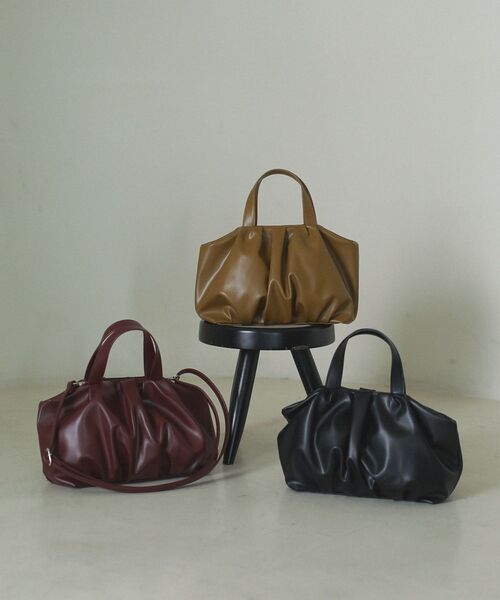 Green　Parks（グリーンパークス）の「andmikka.タック2WAYボストンバッグ（ショルダーバッグ・レディース・マスタード/レッド/ブラック・FREE）」の4枚目の写真