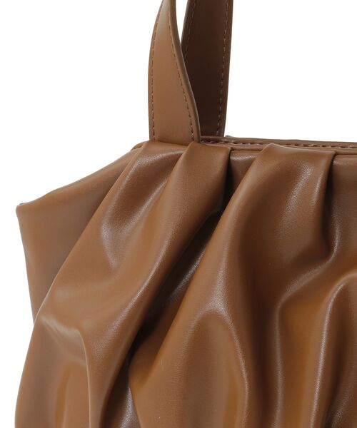 Green　Parks（グリーンパークス）の「andmikka.タック2WAYボストンバッグ（ショルダーバッグ・レディース・マスタード/レッド/ブラック・FREE）」の16枚目の写真