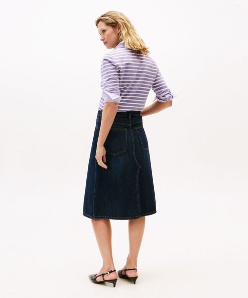 TOMMY HILFIGER（トミーヒルフィガー）の「デニムミロビロウニースカート（スカート・レディース・インディゴブルー・36inch/34inch/32inch）」の4枚目の写真