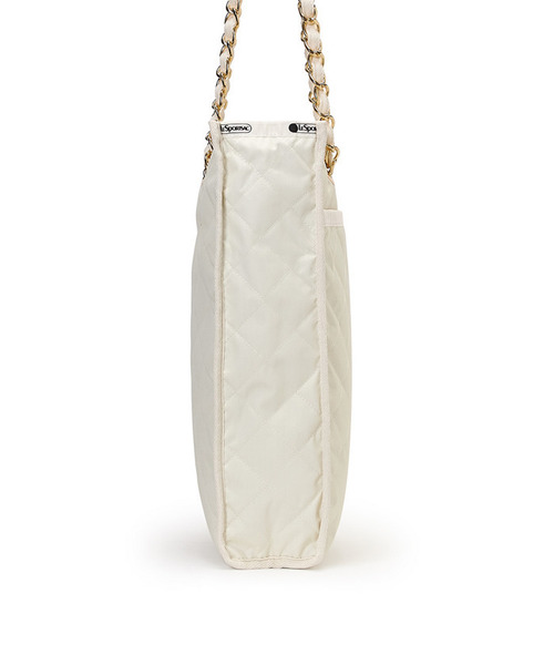 LeSportsac（レスポートサック）の「CHAIN N/S TOTE サンドバーチェーンキルト（トートバッグ・レディース・ホワイト・FREE）」の5枚目の写真