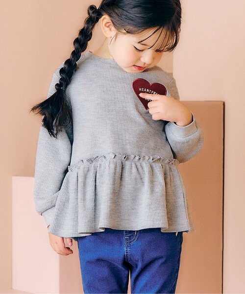 apres les cours（アプレレクール）の「【新色追加】ワッフルペプラムハートモチーフTシャツ（Tシャツ/カットソー・キッズ・オフホワイト/ミント/アイボリー/グレー/マスタード/ローズ/ネイビー/イエロー/グリーン/ピンク・140/130/80/120/110/100/90）」の4枚目の写真