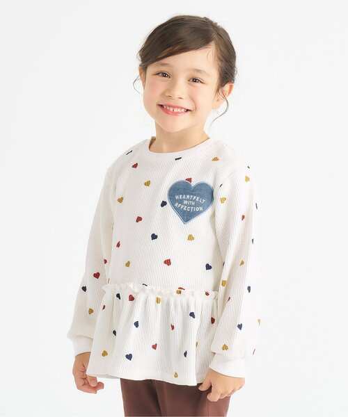 apres les cours（アプレレクール）の「【新色追加】ワッフルペプラムハートモチーフTシャツ（Tシャツ/カットソー・キッズ・オフホワイト/ミント/アイボリー/グレー/マスタード/ローズ/ネイビー/イエロー/グリーン/ピンク・140/130/80/120/110/100/90）」の2枚目の写真