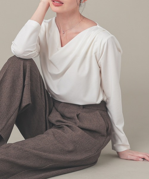 GLACIER lusso(グラシアルッソ)の「ドレープトップス(Tシャツ/カットソー・レディース・アイボリー/グレイッシュベージュ/ブラック・L/LL/M/S)」の2枚目の写真