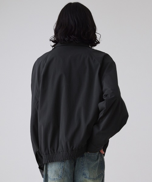 LUENNA（ルエナ）の「【LUENNA】Nylon Stand Collar Blouson / ナイロン スタンドカラー ブルゾン（ナイロンジャケット・メンズ・ブラック/チャコールグレー・S/M/L）」の4枚目の写真