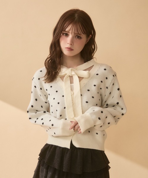 TITTY&CO.（ティティーアンドコー）の「ドットネックリボンニットカーデ（カーディガン/ボレロ・レディース・アイボリー/ブラック/グレー・FREE）」の2枚目の写真
