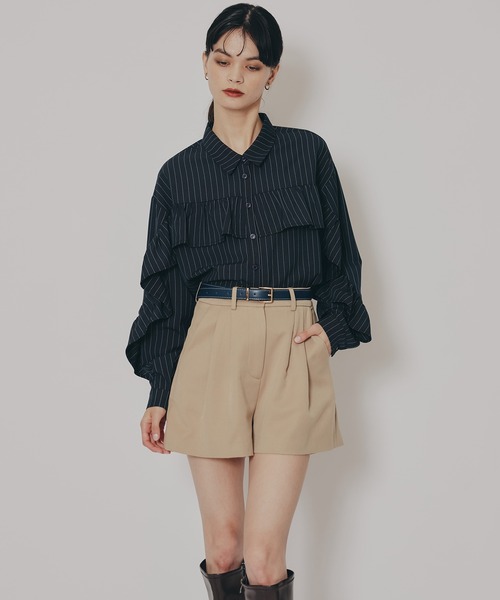 REDYAZEL（レディアゼル）の「フリルラインストライプブラウス（シャツ/ブラウス・レディース・ブラック系その他/ホワイト/ホワイト系その他/ベージュ系その他/ネイビー/ピンク・FREE）」の3枚目の写真